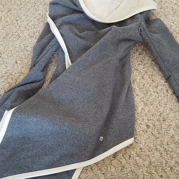 Lululemon wrap sweater - Picture 4 of 9